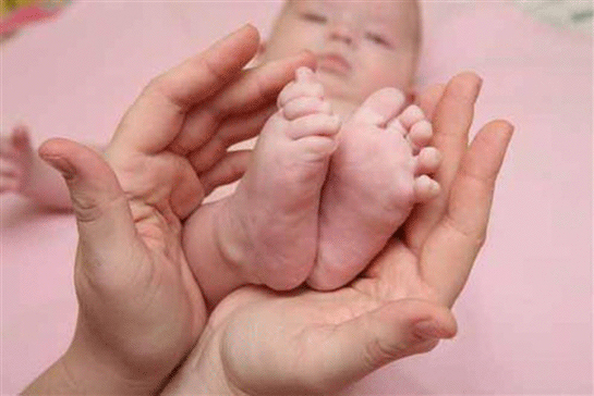 Bebeklerde Ayak Titremesi Belirtileri ve Tedavisi